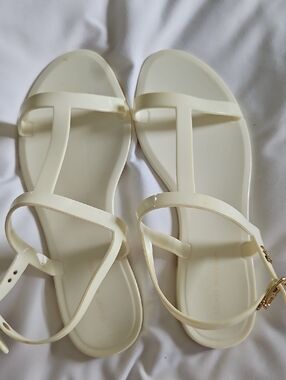 STUART weitzman Women's Cream Strappy Flat Sandals - Sleek T-Strap Design Size 7